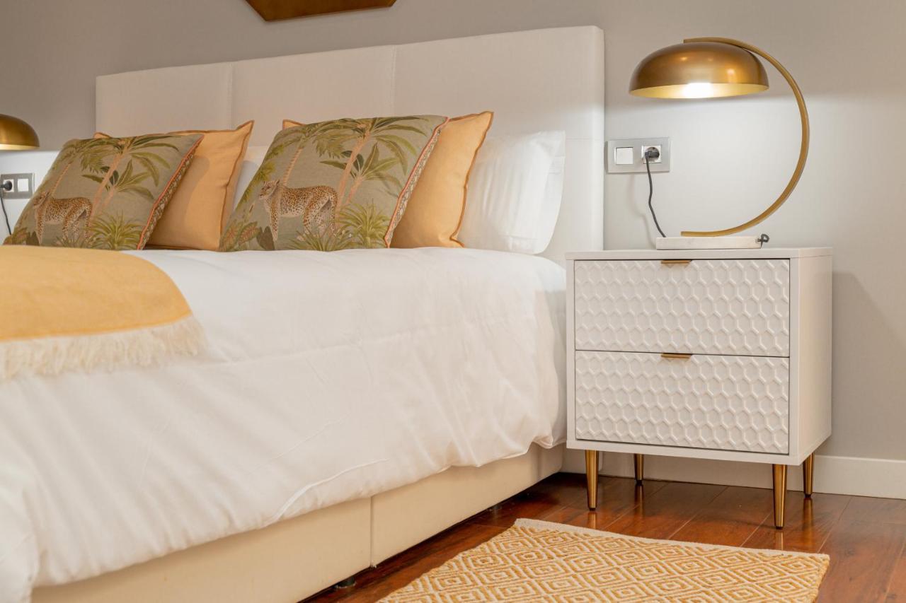 C30 Deluxe Studio With Terrace Into Cathedral Square Apartment มาลากา ภายนอก รูปภาพ
