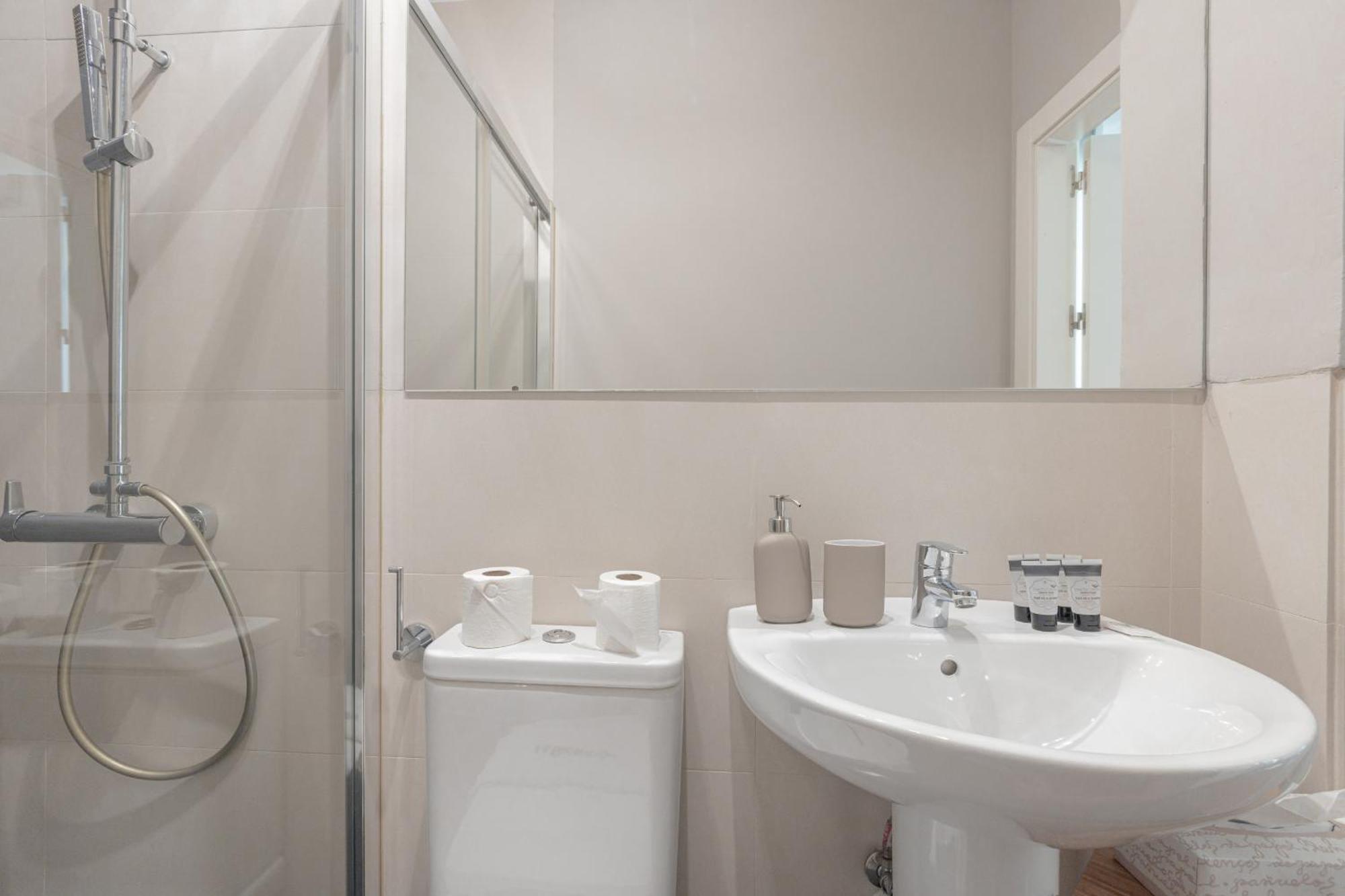 C30 Deluxe Studio With Terrace Into Cathedral Square Apartment มาลากา ภายนอก รูปภาพ