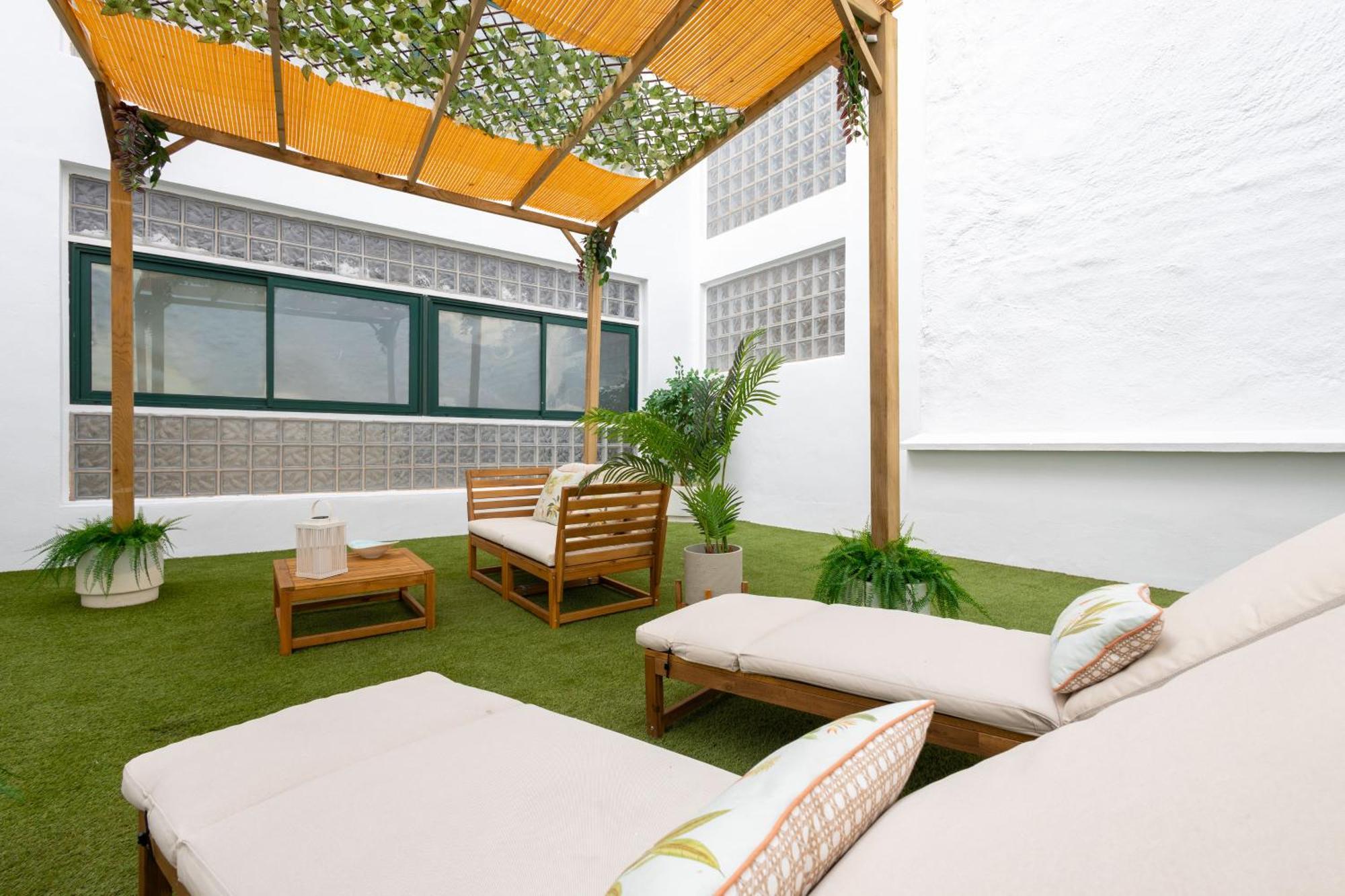 C30 Deluxe Studio With Terrace Into Cathedral Square Apartment มาลากา ภายนอก รูปภาพ