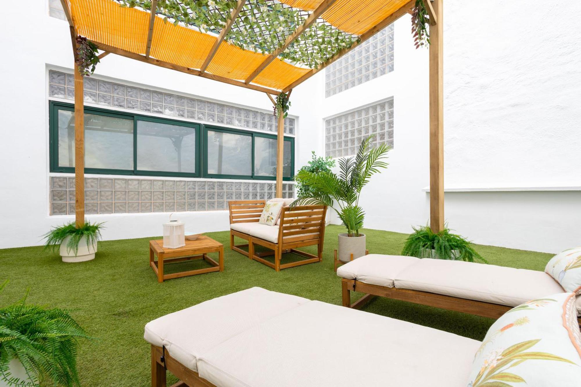 C30 Deluxe Studio With Terrace Into Cathedral Square Apartment มาลากา ภายนอก รูปภาพ